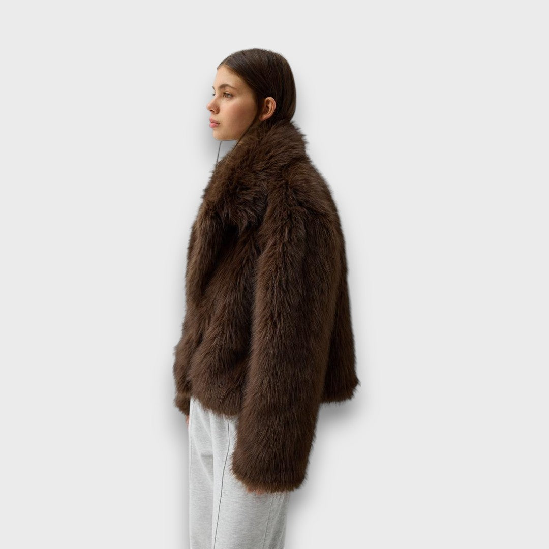 Illia | Short Faux Fur Jacket with Oversized Collar