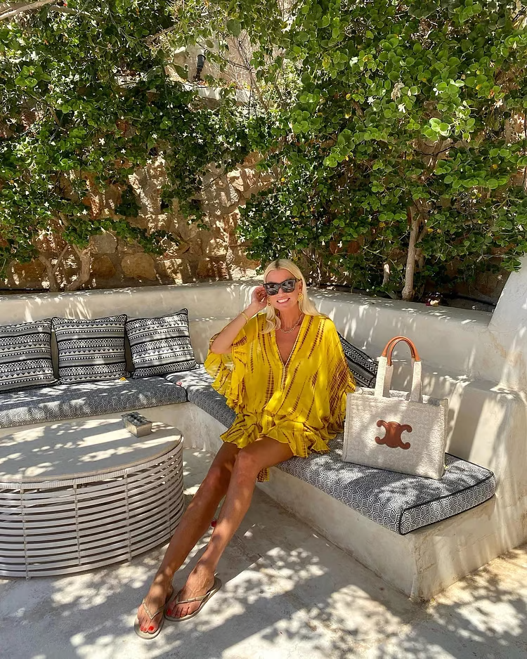 Adalyn - Chic V-Neck High Waist Mini Dress